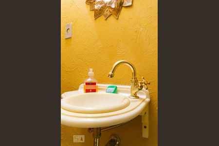 Casa à venda com 210m², 3 quartos e 2 vagasLavabo