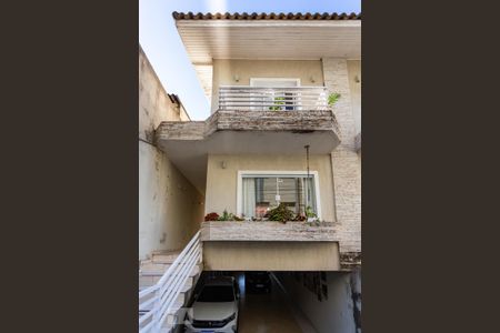 Casa para alugar com 242m², 3 quartos e 8 vagas Casa para alugar com 242m², 3 quartos e 8 vagasFachada