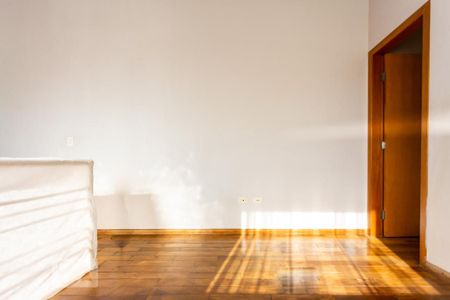 Casa para alugar com 242m², 3 quartos e 8 vagas Casa para alugar com 242m², 3 quartos e 8 vagasSala 2