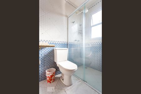 Casa para alugar com 242m², 3 quartos e 8 vagas Casa para alugar com 242m², 3 quartos e 8 vagasBanheiro da Suíte 2