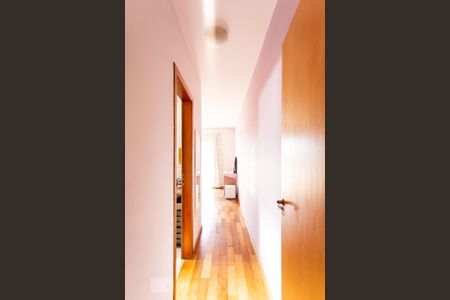 Casa para alugar com 242m², 3 quartos e 8 vagas Casa para alugar com 242m², 3 quartos e 8 vagasCorredor