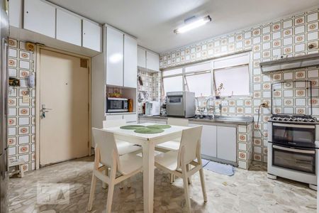 Apartamento à venda com 140m², 3 quartos e 1 vaga Apartamento à venda com 140m², 3 quartos e 1 vagaCozinha
