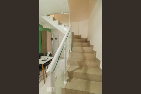 Escada de casa para alugar com 2 quartos, 75m² em Socorro, Mogi das Cruzes