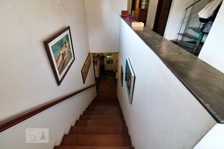 Escada de casa para alugar com 6 quartos, 600m² em Jardim Leonor, São Paulo