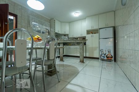 Casa à venda com 236m², 2 quartos e 2 vagasCOZINHA