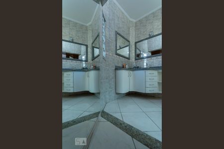 Casa à venda com 236m², 2 quartos e 2 vagasBANHEIRO SUITE 1