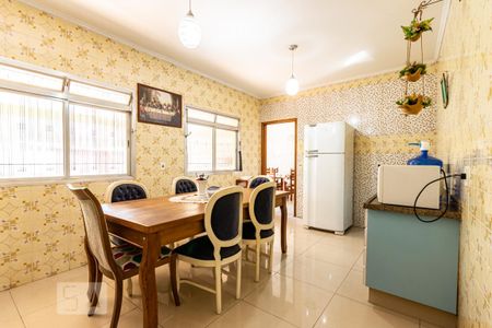 Casa à venda com 165m², 6 quartos e 3 vagas Casa à venda com 165m², 6 quartos e 3 vagasCopa