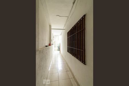 Casa à venda com 165m², 6 quartos e 3 vagas Casa à venda com 165m², 6 quartos e 3 vagasCorredor de acesso casa 2