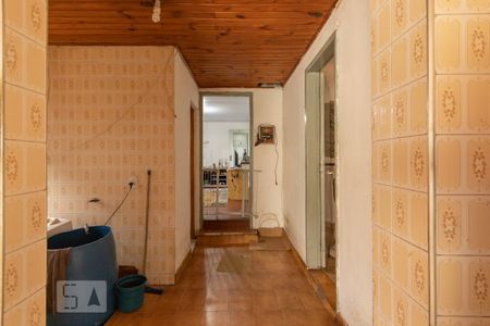 Casa à venda com 165m², 6 quartos e 3 vagas Casa à venda com 165m², 6 quartos e 3 vagasCorredor