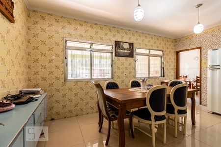 Casa à venda com 165m², 6 quartos e 3 vagas Casa à venda com 165m², 6 quartos e 3 vagasCopa