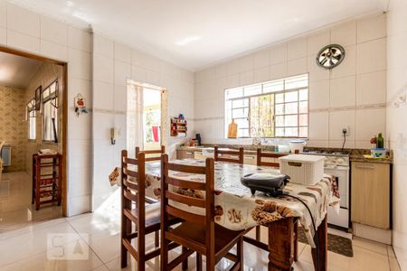 Casa à venda com 165m², 6 quartos e 3 vagas Casa à venda com 165m², 6 quartos e 3 vagasCozinha
