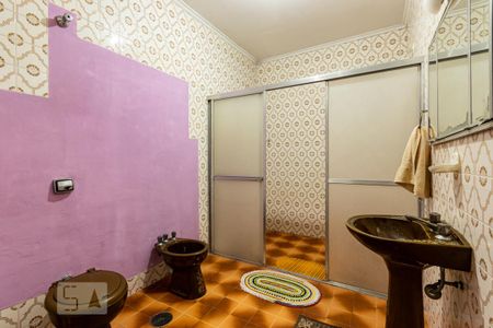 Casa à venda com 165m², 6 quartos e 3 vagas Casa à venda com 165m², 6 quartos e 3 vagasBanheiro 1
