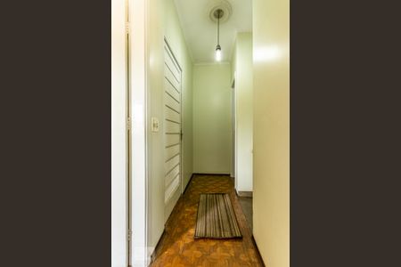 Casa à venda com 165m², 6 quartos e 3 vagas Casa à venda com 165m², 6 quartos e 3 vagasCorredor