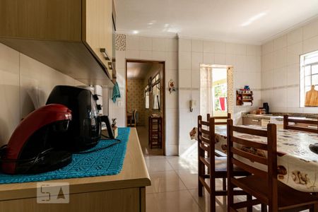 Casa à venda com 165m², 6 quartos e 3 vagas Casa à venda com 165m², 6 quartos e 3 vagasCozinha