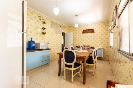 Casa à venda com 165m², 6 quartos e 3 vagas Casa à venda com 165m², 6 quartos e 3 vagasCopa
