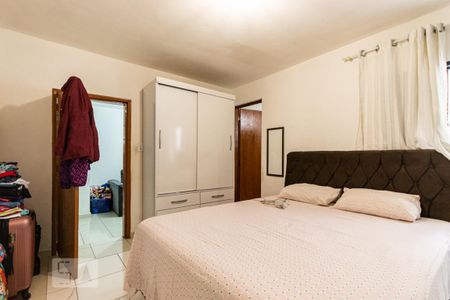 Casa à venda com 165m², 6 quartos e 3 vagas Casa à venda com 165m², 6 quartos e 3 vagasQuarto casa 2