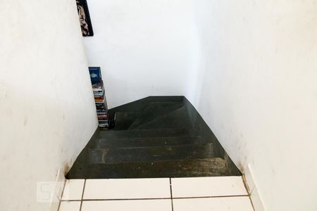 Casa à venda com 171m², 3 quartos e 3 vagas Casa à venda com 171m², 3 quartos e 3 vagasEscada