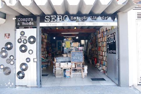 Casa à venda com 171m², 3 quartos e 3 vagas Casa à venda com 171m², 3 quartos e 3 vagasFachada