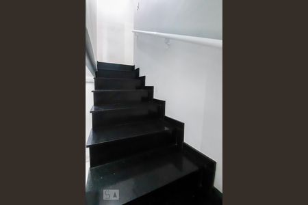 Casa à venda com 185m², 3 quartos e 3 vagasEscada