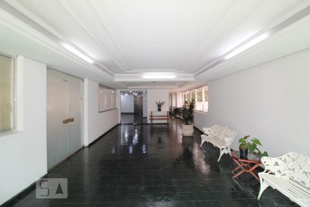Apartamento para alugar com 65m², 2 quartos e 2 vagasHall social