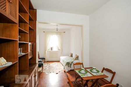 Sala de apartamento para alugar com 1 quarto, 43m² em Leme, Rio de Janeiro