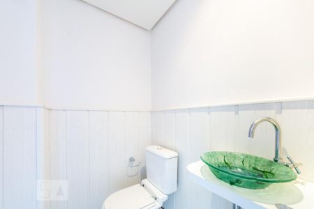 Casa à venda com 354m², 2 quartos e 2 vagasLavabo