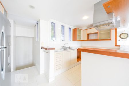 Cozinha de casa à venda com 2 quartos, 354m² em Tristeza, Porto Alegre
