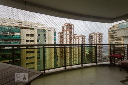Apartamento para alugar com 140m², 4 quartos e 3 vagas Apartamento para alugar com 140m², 4 quartos e 3 vagasVista do Quarto 2
