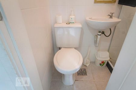 Apartamento para alugar com 140m², 4 quartos e 3 vagas Apartamento para alugar com 140m², 4 quartos e 3 vagasBanheiro de Serviço