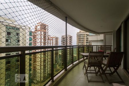 Varanda de apartamento para alugar com 4 quartos, 140m² em Barra da Tijuca, Rio de Janeiro