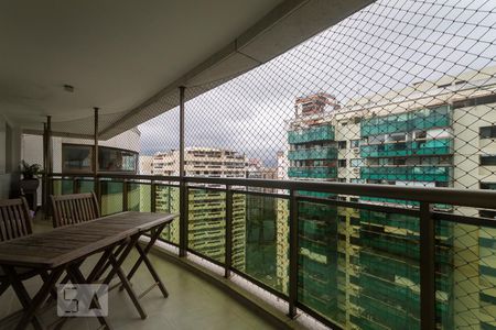 Varanda de apartamento para alugar com 4 quartos, 140m² em Barra da Tijuca, Rio de Janeiro