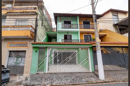 Casa à venda com 168m², 3 quartos e 4 vagasFachada