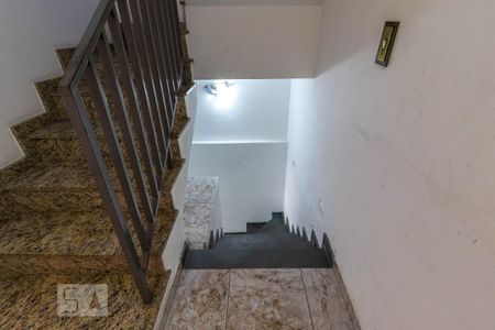 Casa à venda com 168m², 3 quartos e 4 vagasEscada para Garagem