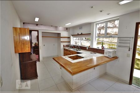 Casa à venda com 276m², 5 quartos e 2 vagasCozinha