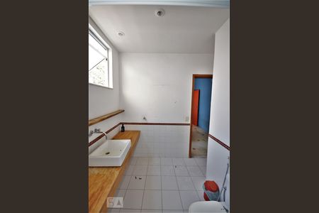 Casa à venda com 276m², 5 quartos e 2 vagasBanheiro 1