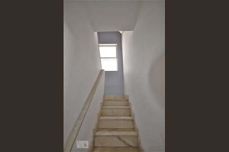 Casa à venda com 276m², 5 quartos e 2 vagasEscada