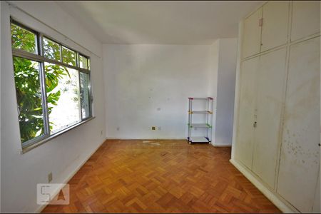 Casa à venda com 276m², 5 quartos e 2 vagasQuarto 4