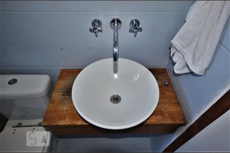 Casa à venda com 276m², 5 quartos e 2 vagasBanheiro 3