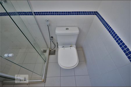 Casa à venda com 276m², 5 quartos e 2 vagasBanheiro 2