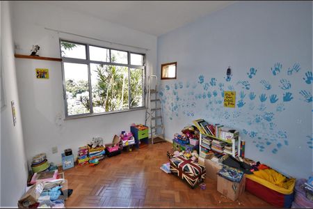 Casa à venda com 276m², 5 quartos e 2 vagasQuarto 5