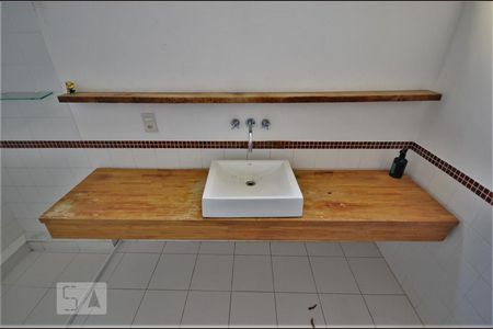 Casa à venda com 276m², 5 quartos e 2 vagasBanheiro 1