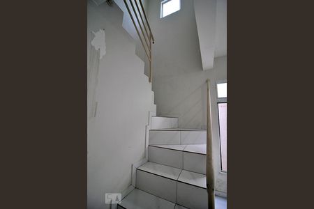 Escada de casa para alugar com 2 quartos, 75m² em Vila Camilopolis, Santo André