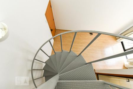 Escadaria de apartamento para alugar com 2 quartos, 65m² em Bela Vista, São Paulo