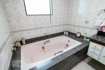 Casa à venda com 312m², 3 quartos e 5 vagasBanheiro da Suíte