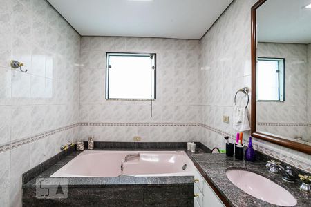 Casa à venda com 312m², 3 quartos e 5 vagasBanheiro da Suíte