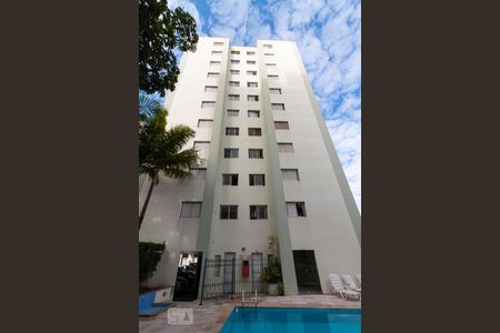 Apartamento para alugar com 70m², 2 quartos e 1 vagaFachada