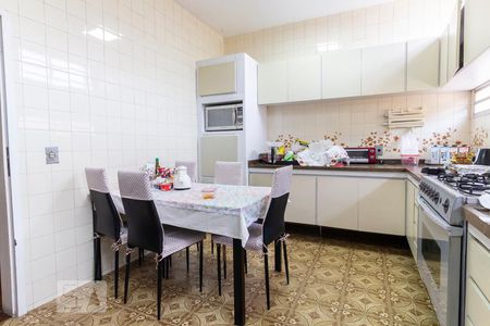 Casa para alugar com 400m², 4 quartos e 6 vagas Casa para alugar com 400m², 4 quartos e 6 vagasCozinha