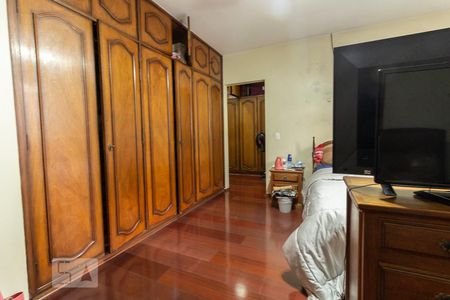 Casa para alugar com 400m², 4 quartos e 6 vagas Casa para alugar com 400m², 4 quartos e 6 vagasQuarto 1 - Armários