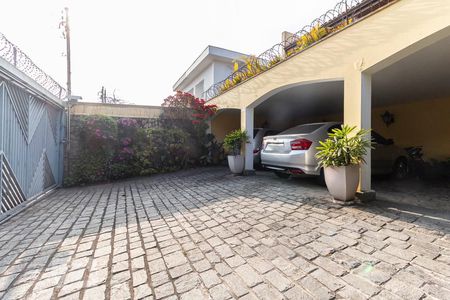 Casa para alugar com 400m², 4 quartos e 6 vagas Casa para alugar com 400m², 4 quartos e 6 vagasGaragem