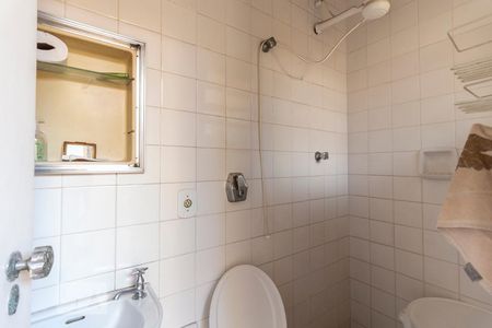 Casa para alugar com 400m², 4 quartos e 6 vagas Casa para alugar com 400m², 4 quartos e 6 vagasBanheiro de Serviço